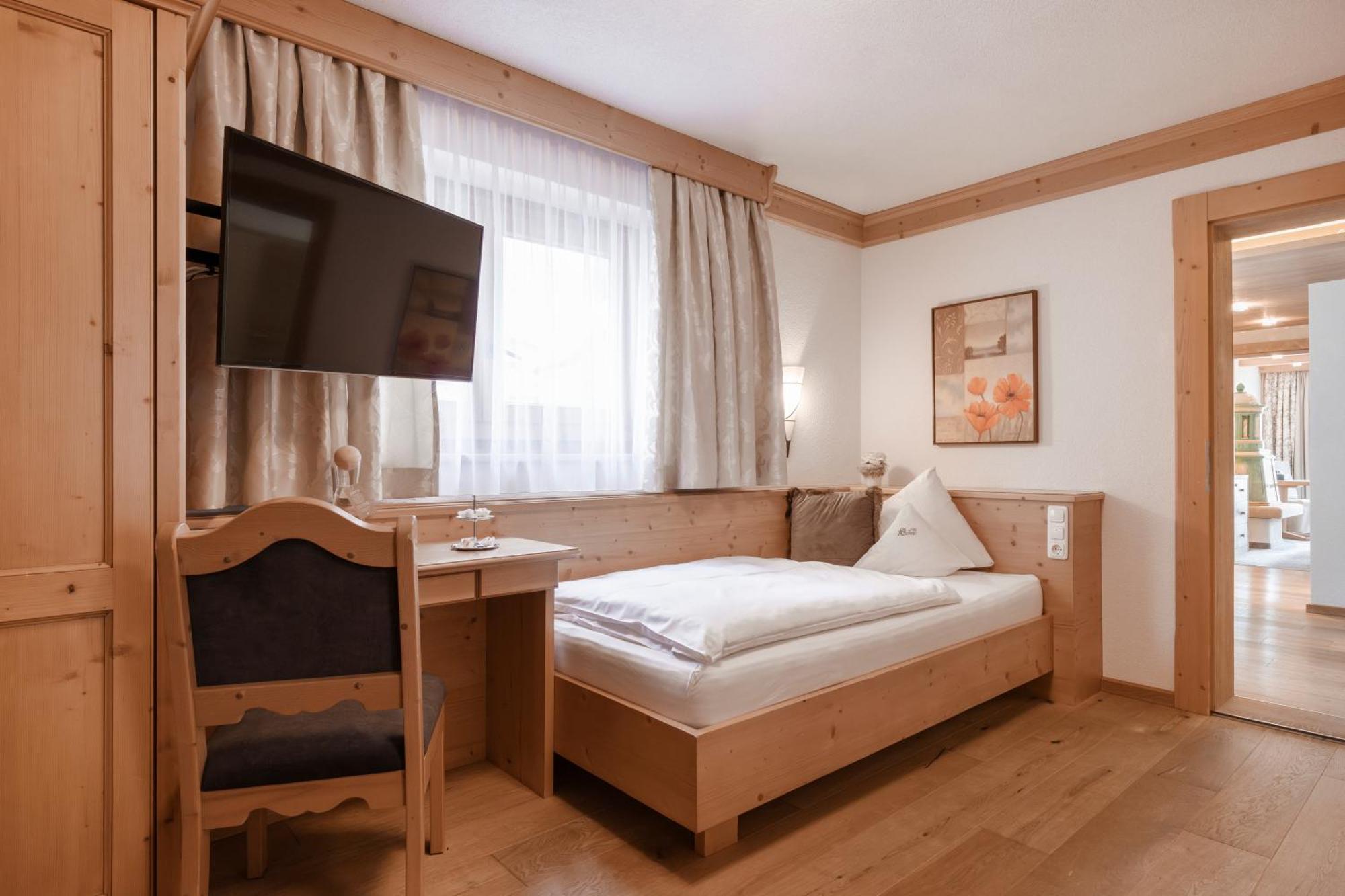 Hotel Sonne Ischgl Bagian luar foto